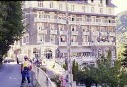 0143golfhotel.jpg (68082 bytes)