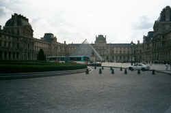 louvre.jpg (41662 bytes)
