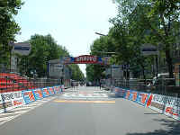 Giro297Milano_finishline.jpg (45574 bytes)