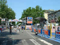 Giro306Milano_finishline.jpg (47822 bytes)